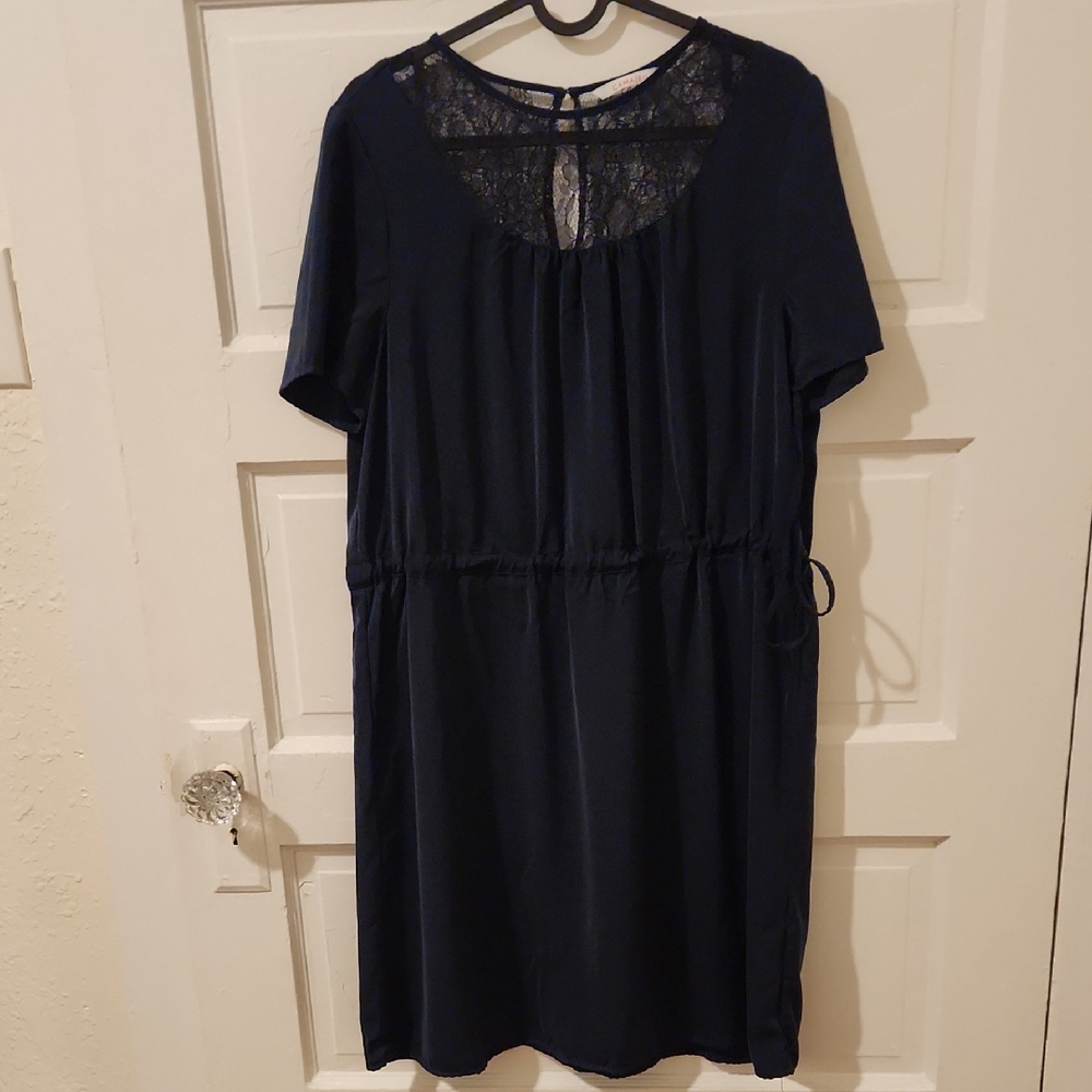 Elegant Navy Blue Dress with Lace Detail